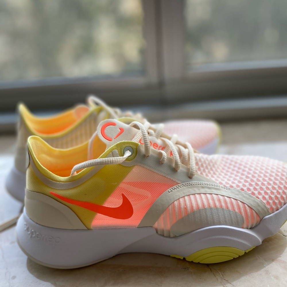 Nike women’s sneakers